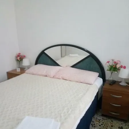 Apartment Sweet Rom